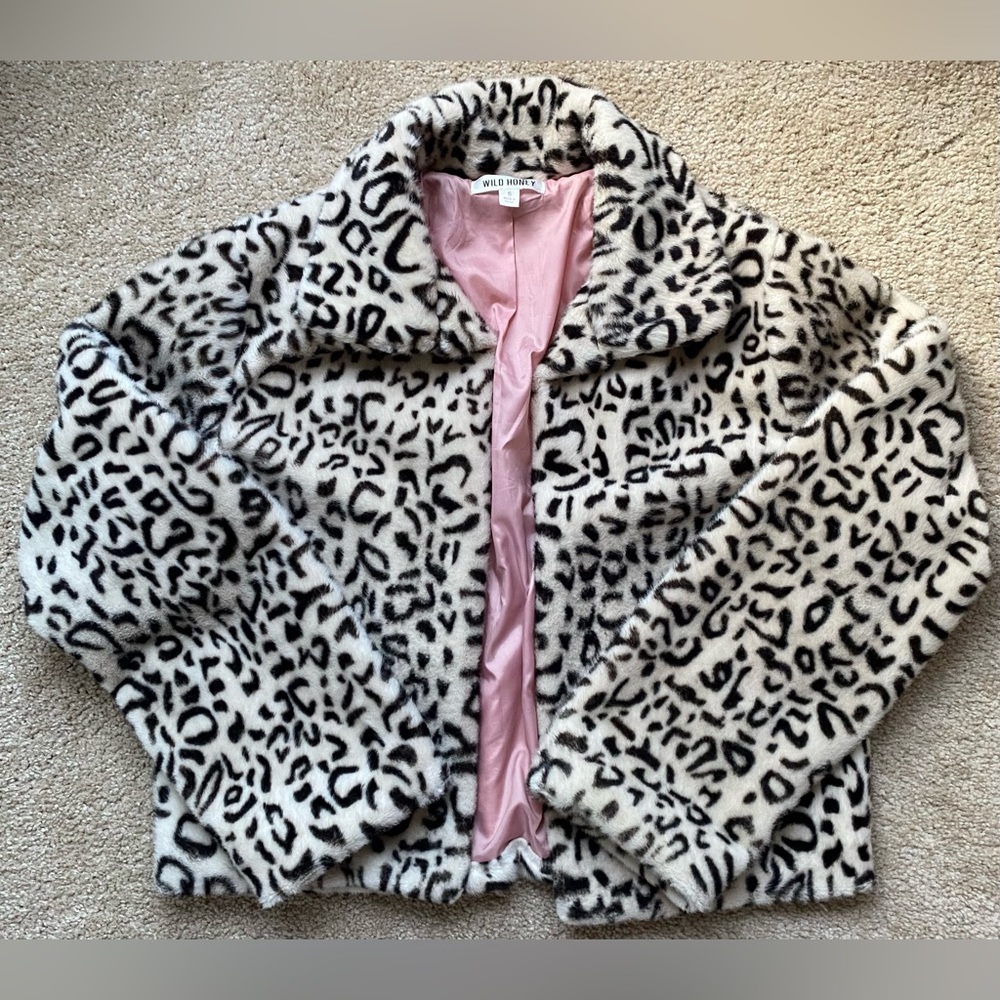 🍯 Wild Honey 🍯 Leopard patterned faux fur jacket size small